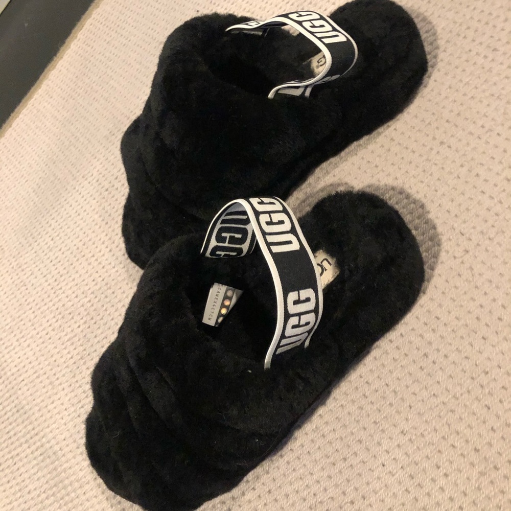 UGG fluff yeah size 7 in black